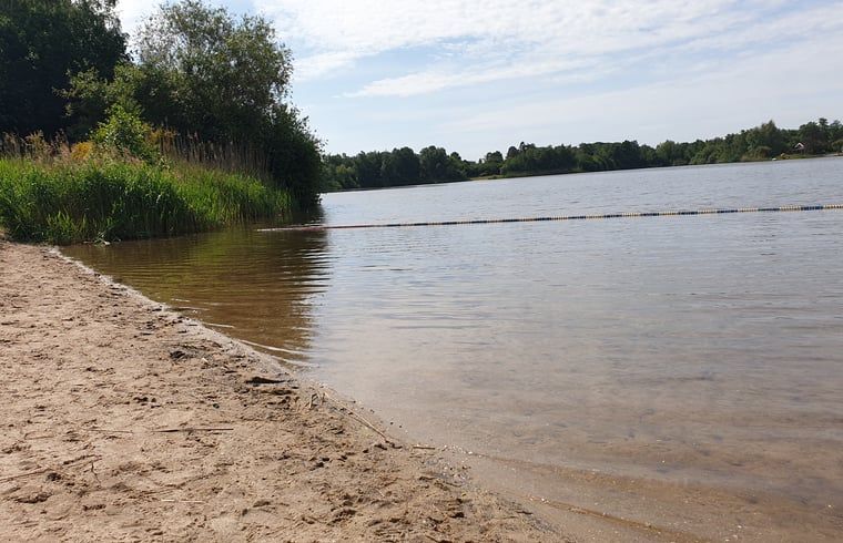 Rustige zwemlocatie nabij Huisje in Westerhaar-Vriezenveensewijk, Twente, ideaal voor ontspanning in de natuur.