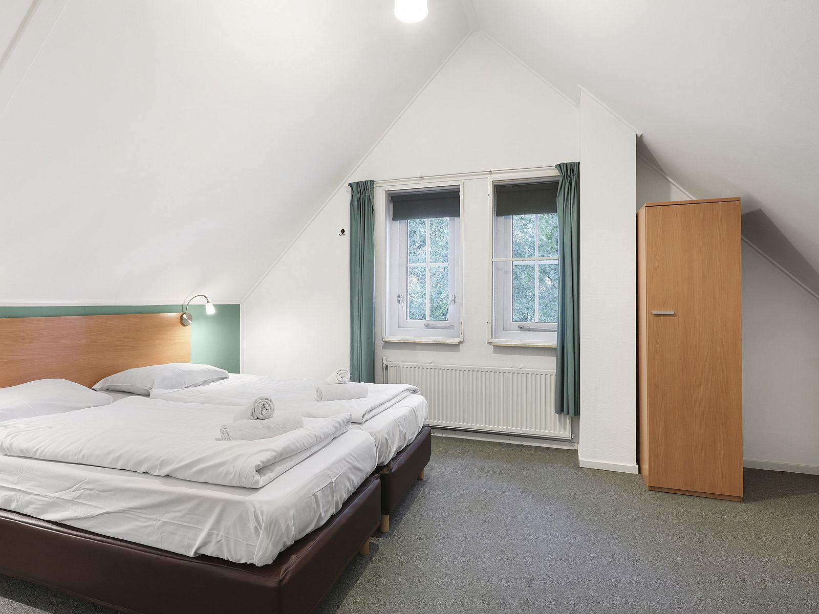 Geraeumiges Schlafzimmer in Landgoed De Elsgraven Bungalow 6B, Enter, Overijssel.