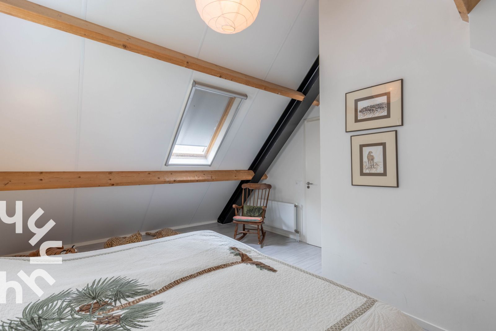 Deer head decoration in vacation home OV659, Enter, Twente for a rural atmosphere.