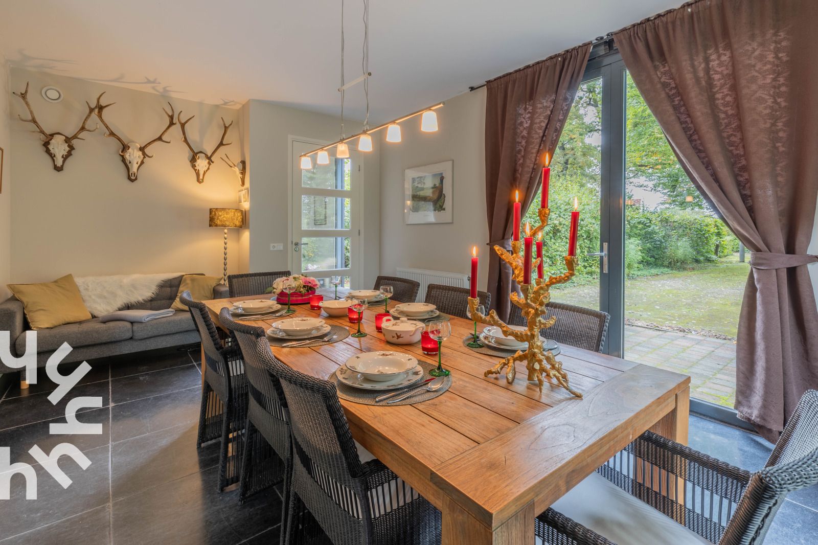 Elegant dining table in vacation home OV659, Enter, Twente set for dinner.