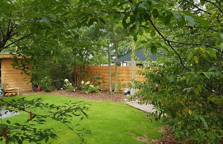 Gruener Garten im Huisje in Denekamp, Ferienhaus in Twente, Overijssel fuer Entspannung und Naturerlebnis.