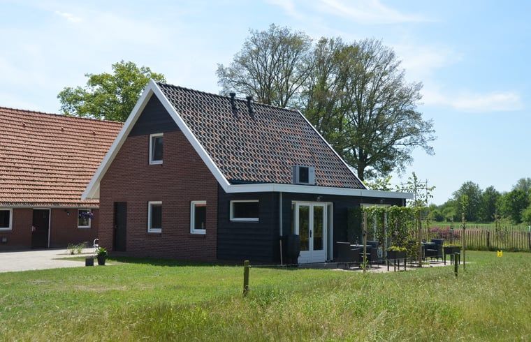 Rustic Holiday Home in Denekamp, Twente, with spacious garden in Overijssel.