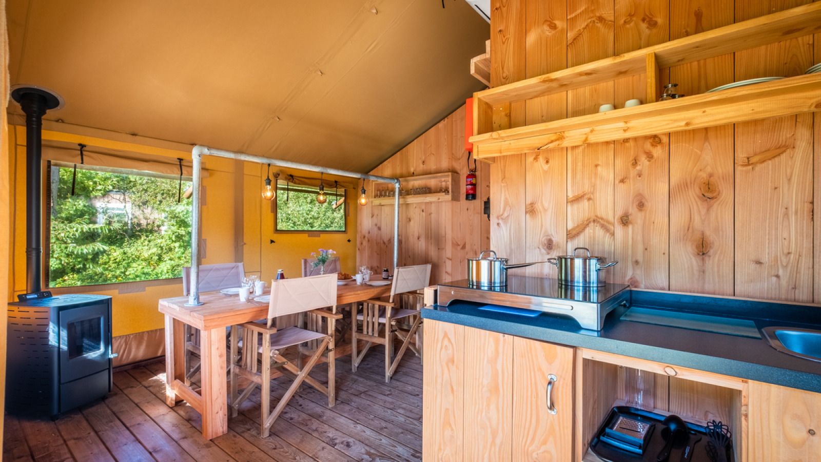 Guest house 523423 - Tent house Twente - Safaritent Comfort met privé Hottub