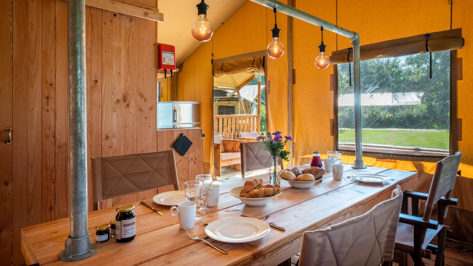 Guest house 523423 - Tent house Twente - Safaritent Comfort met privé Hottub