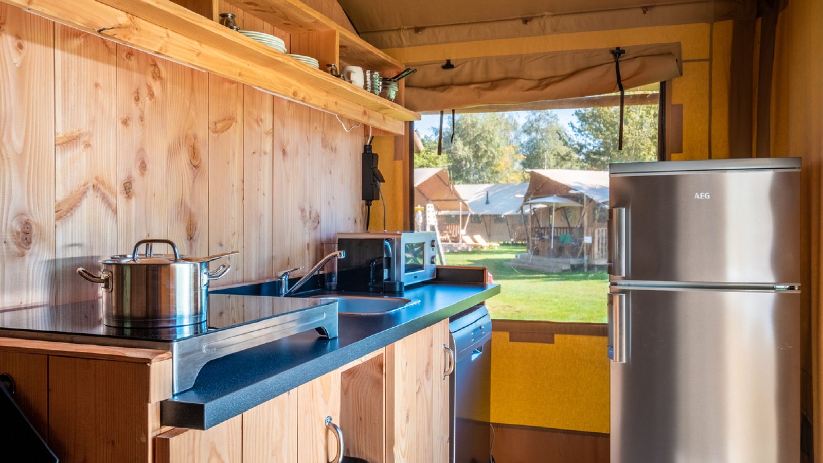 Guest house 523423 - Tent house Twente - Safaritent Comfort met privé Hottub