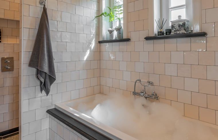 Entspannendes Bad in Cottage in Denekamp Ferienhaus, perfekt fuer Entspannung in Twente, Overijssel.