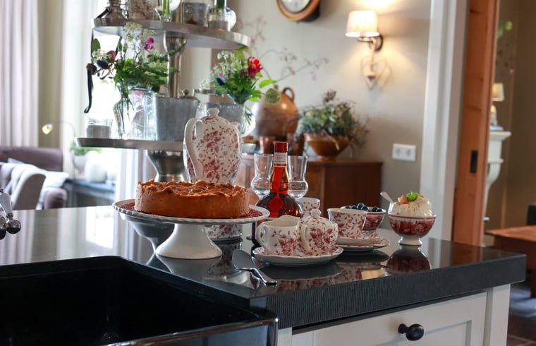 Koestliche Leckereien in der Kueche von Huisje in Denekamp, Twente, Overijssel.