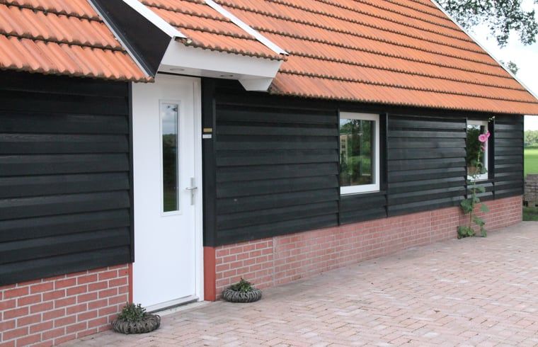 Entrance to vacation home in Denekamp, Twente, with red roof tiles and bricks. Ideal vacation home in Overijssel.