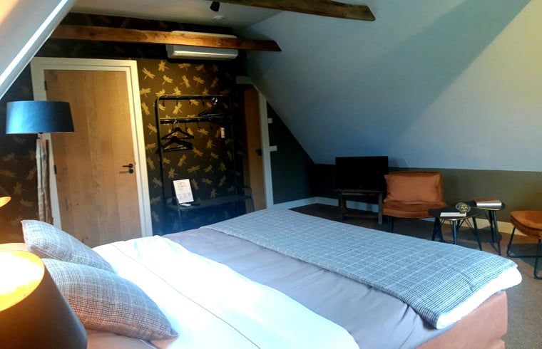 Attraktives Schlafzimmer im Ferienhaus in Losser, Twente. Ferienhaus mit rustikalen Elementen und modernen Annehmlichkeiten in Overijssel.