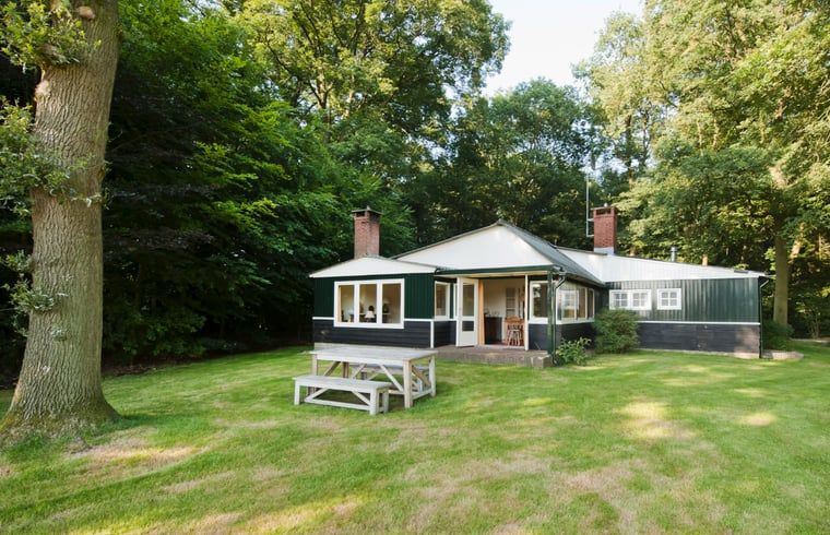 Huisje in Tubbergen, vakantiehuis in Twente, omringd door groene natuur en rustieke charme in Overijssel.