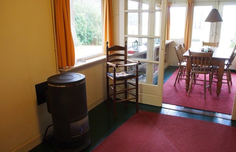 Gezellige eetruimte in Huisje in Tubbergen, ideaal vakantiehuis in Twente, Overijssel.