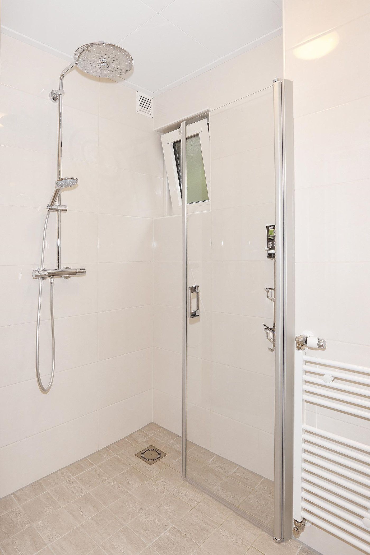 Boshuus Comfort Plus Ferienhaus in Deurningen, Twente, Overijssel mit Terrasse.