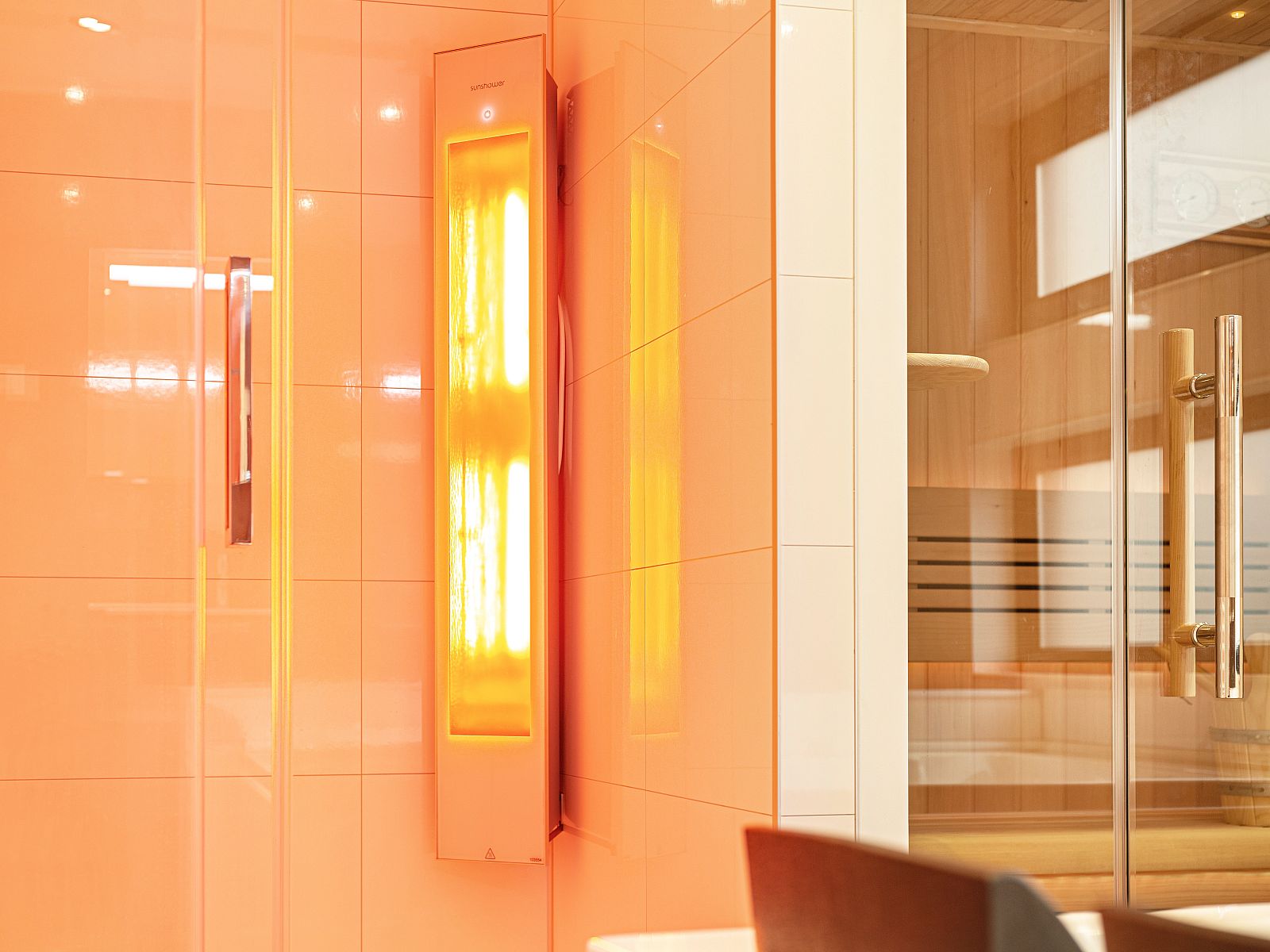 Keuken met fruit en bloemen in Sallandse Heuvelrug 2-persoons woning, Hoge Hexel, Twente, Overijssel.