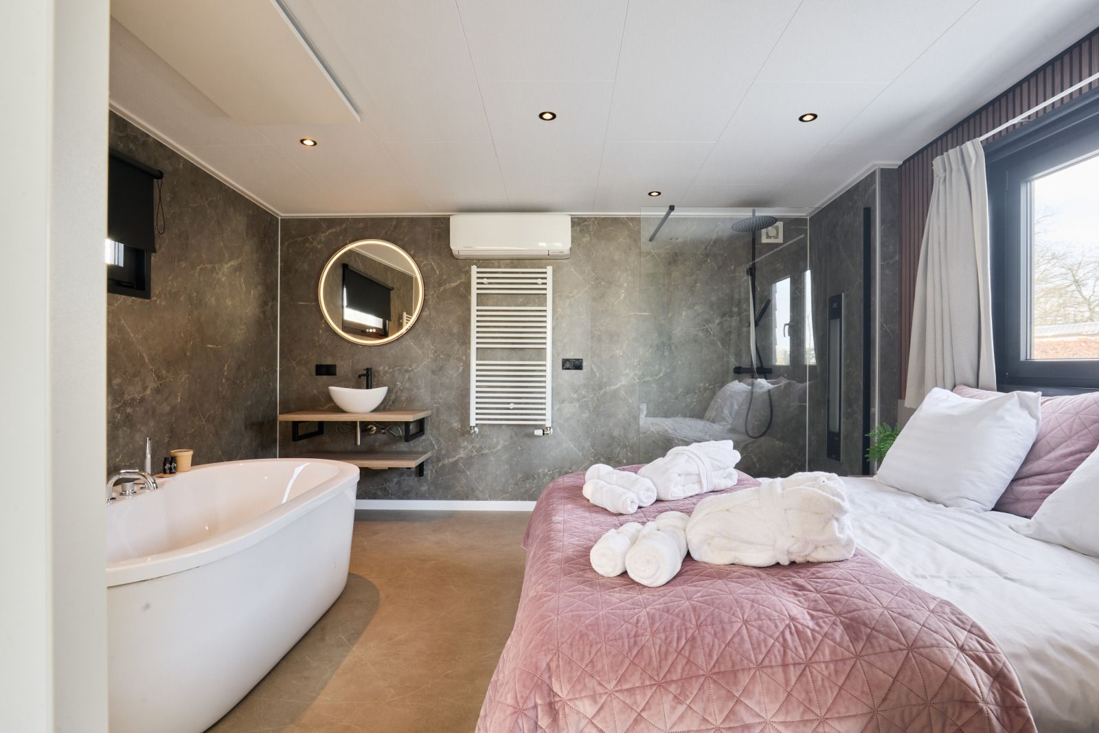 Verblijf 524626 - Vakantiewoning Twente - Happy Oak wellnesslodge met bubbeltub, ligbad, sauna en