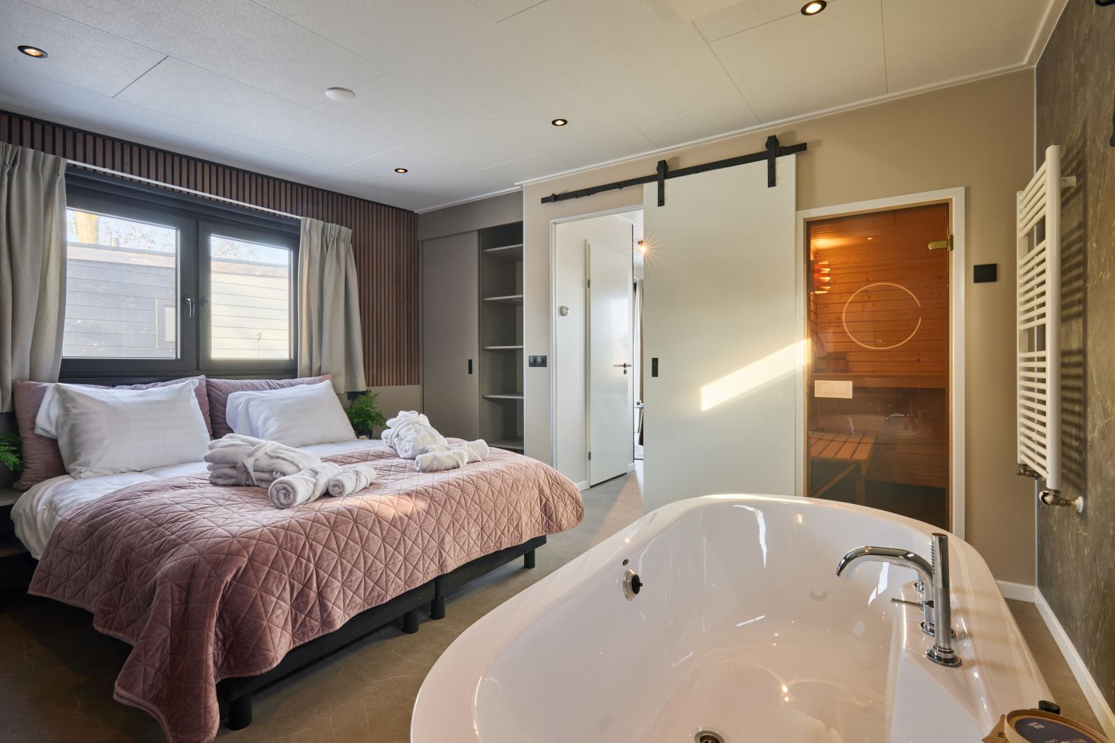Verblijf 524626 - Vakantiewoning Twente - Happy Oak wellnesslodge met bubbeltub, ligbad, sauna en