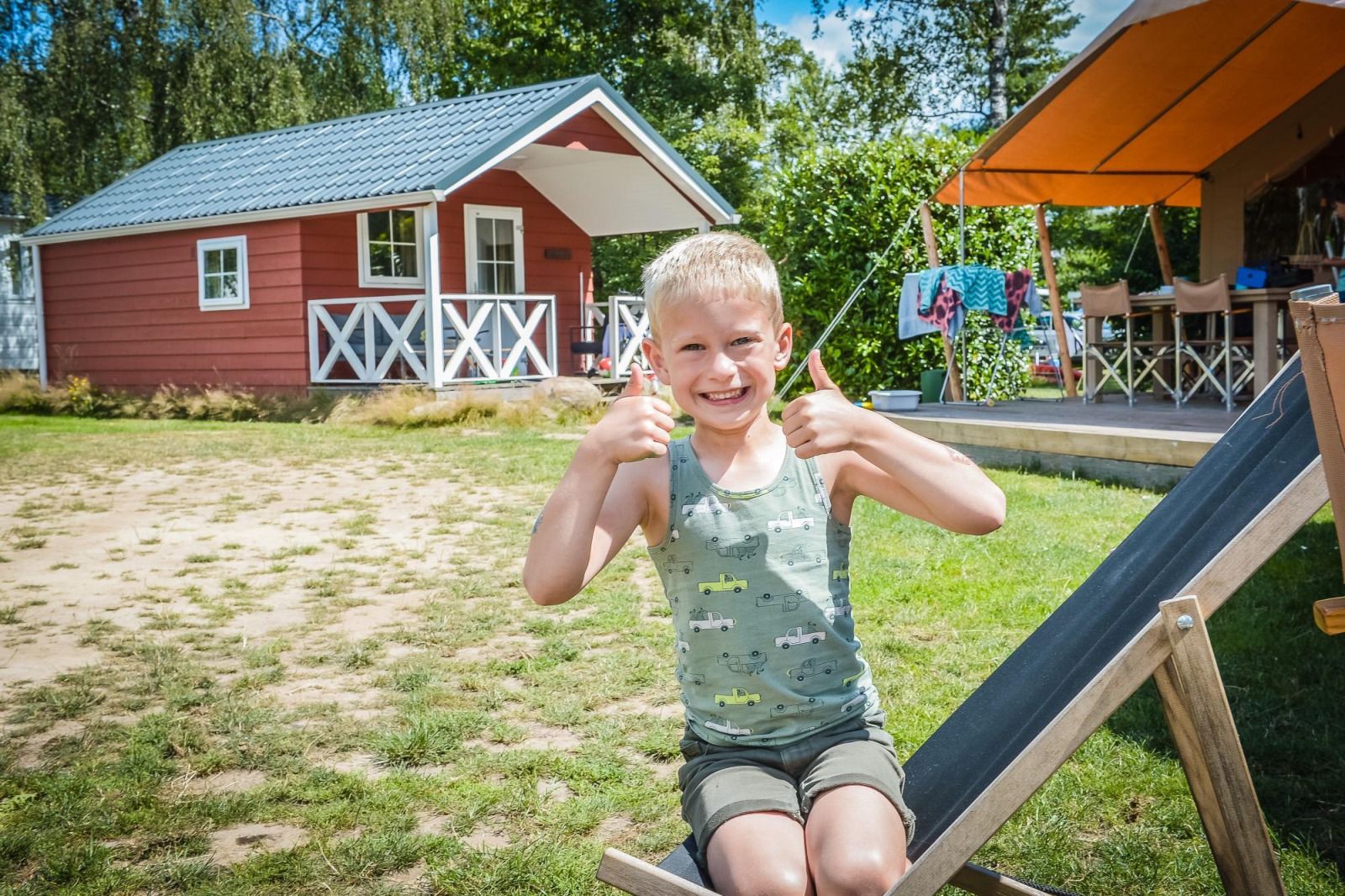 Cozy porch of Scandinavian lodge in Zuna, vacation home with colorful towels in Twente, Overijssel.