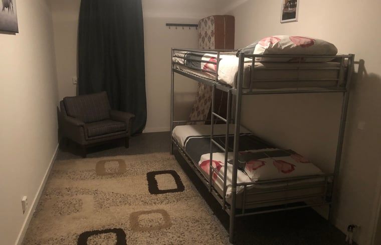 Moderne badkamer met douche in vakantiehuis in Vroomshoop, Twente.