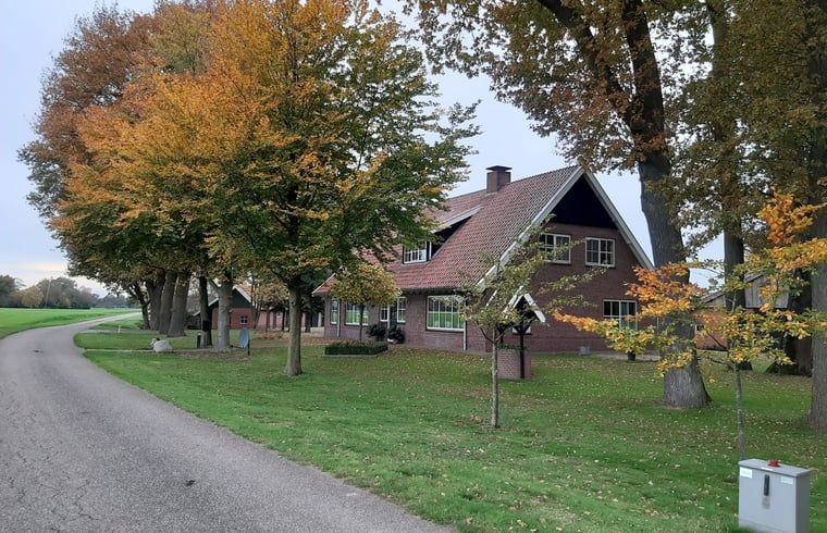 Autumn colors surround Holiday home in Lattrop Breklenkamp, beautifully located in Twente, Overijssel.
