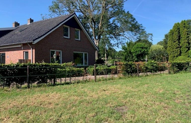 Vakantiehuis in De Pollen, Vriezenveen, omgeven door groene natuur in Twente, Overijssel.