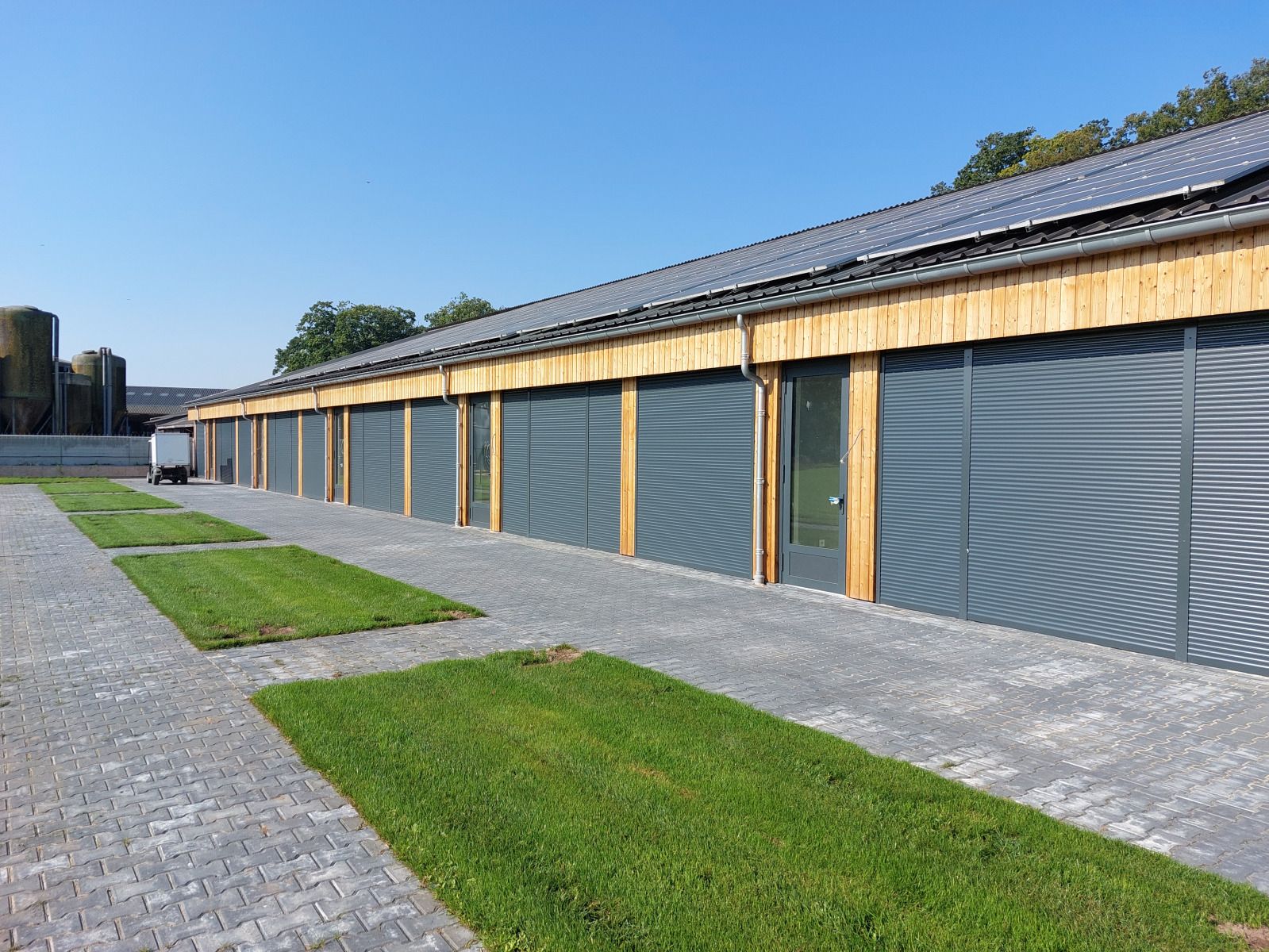 Komfortables Schlafzimmer im Ferienhaus OV657 in Hertme, Twente mit Gartenblick.