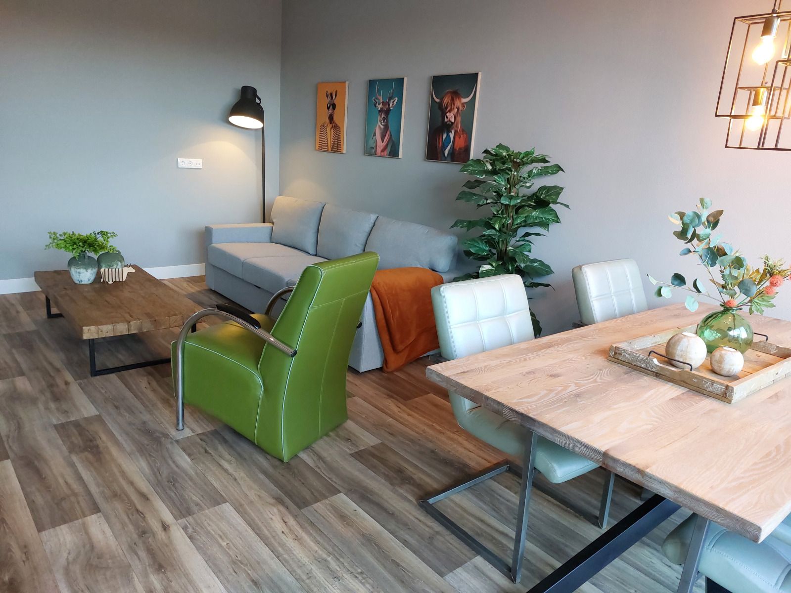 Geraeumiges, modern eingerichtetes Schlafzimmer im Ferienhaus OV657 in Hertme, Twente.