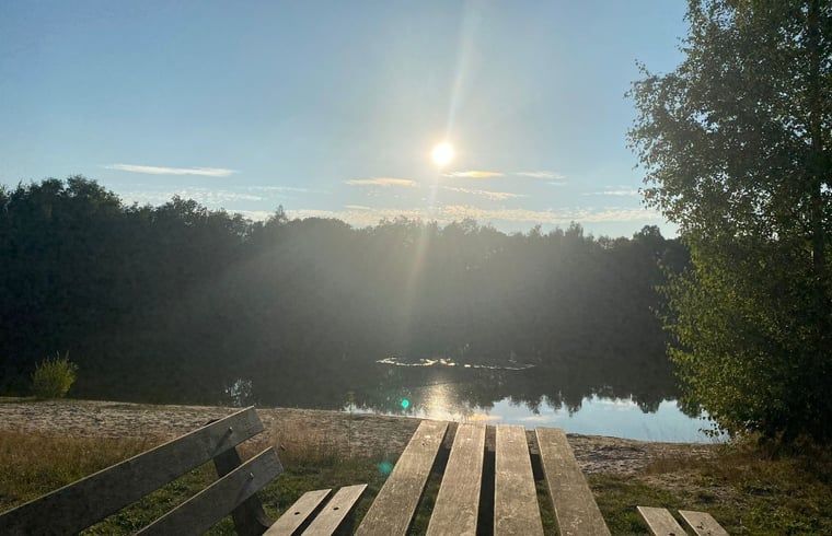 Geniessen Sie die ruhige Aussicht auf die Natur im Huisje in Langeveen, einem Ferienhaus im ruhigen Twente, Overijssel.