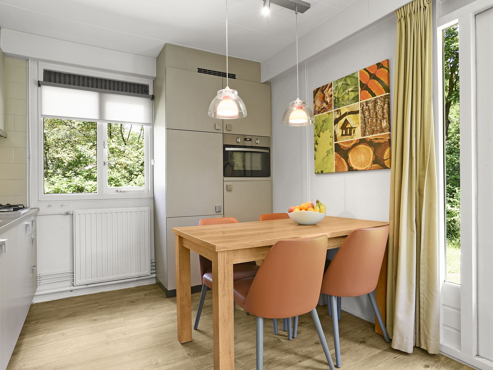 Gezellige zitruimte met tuinzicht in Twenhaarsveld 4-persoons bungalow 4C, Salland, Overijssel.