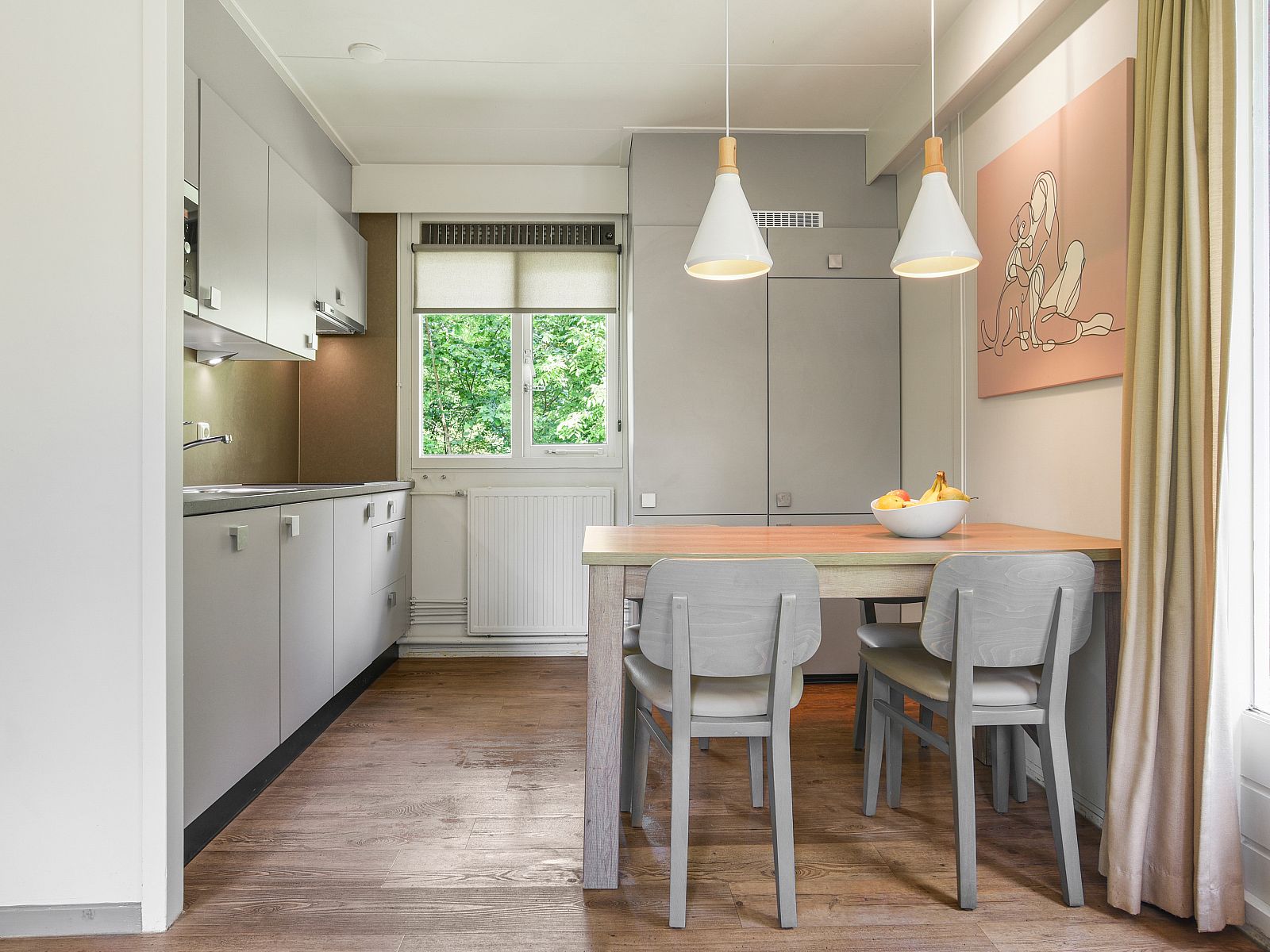 Dog corner with basket in Twenhaarsveld bungalow, Holten, ideal for pets in Salland, Overijssel.