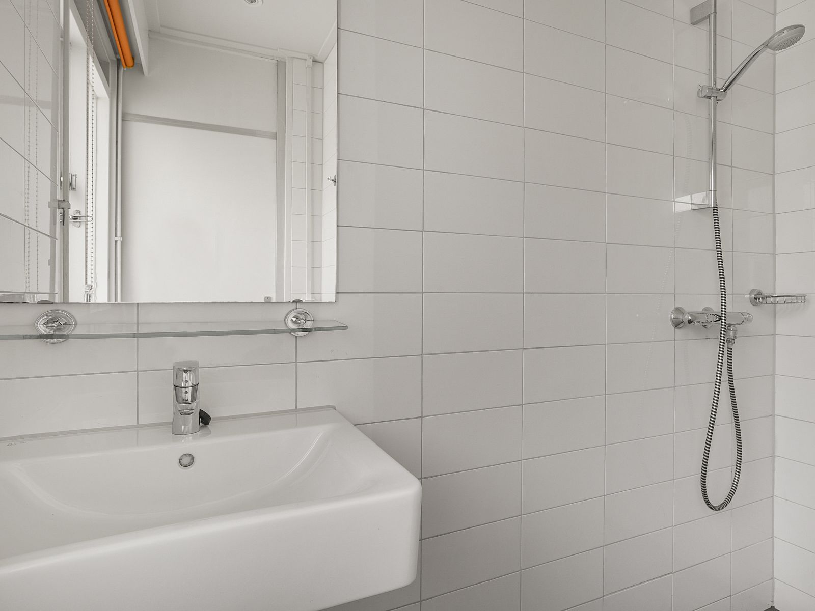 Spacious terrace with garden furniture in Twenhaarsveld dog bungalow, Holten, ideal for outdoor dining.