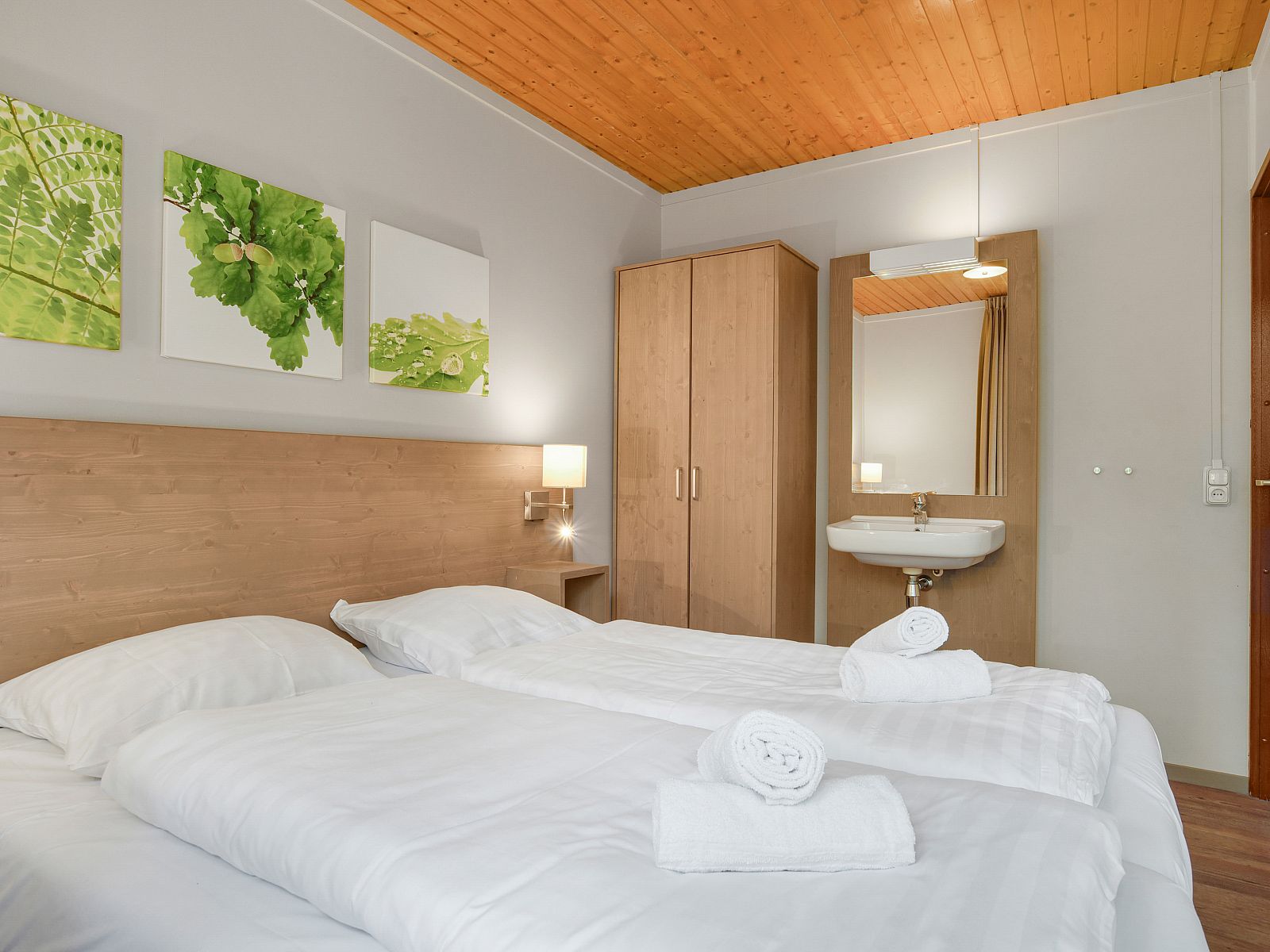 Guest house 5302157 - Bungalow Salland - Twenhaarsveld | 18-persoons reuniebungalow | 18C