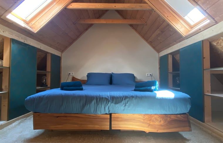 Cozy bedroom with skylight in Holiday cottage in Wijhe, Salland, Overijssel.
