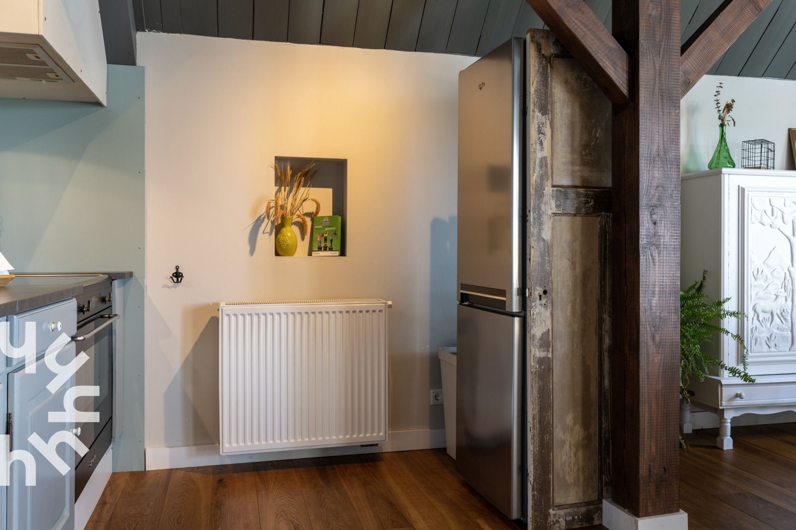 Tweede slaapkamer in OV528 vakantiehuis in Zwolle, met open kast en houten vloer in Salland, Overijssel