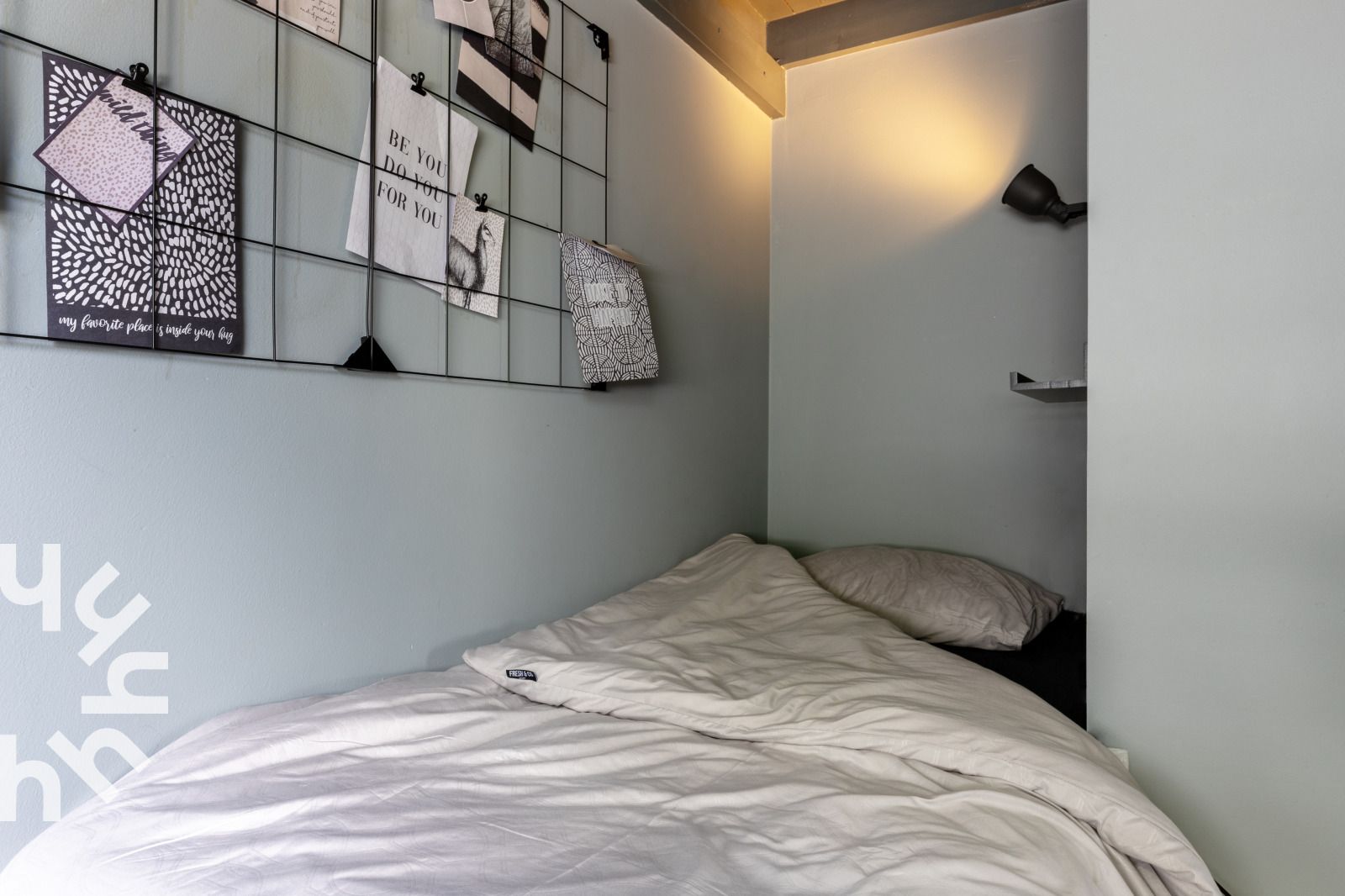 Zolderkamer met dakraam in OV528 vakantiehuis in Zwolle, veel natuurlijk licht in Salland, Overijssel