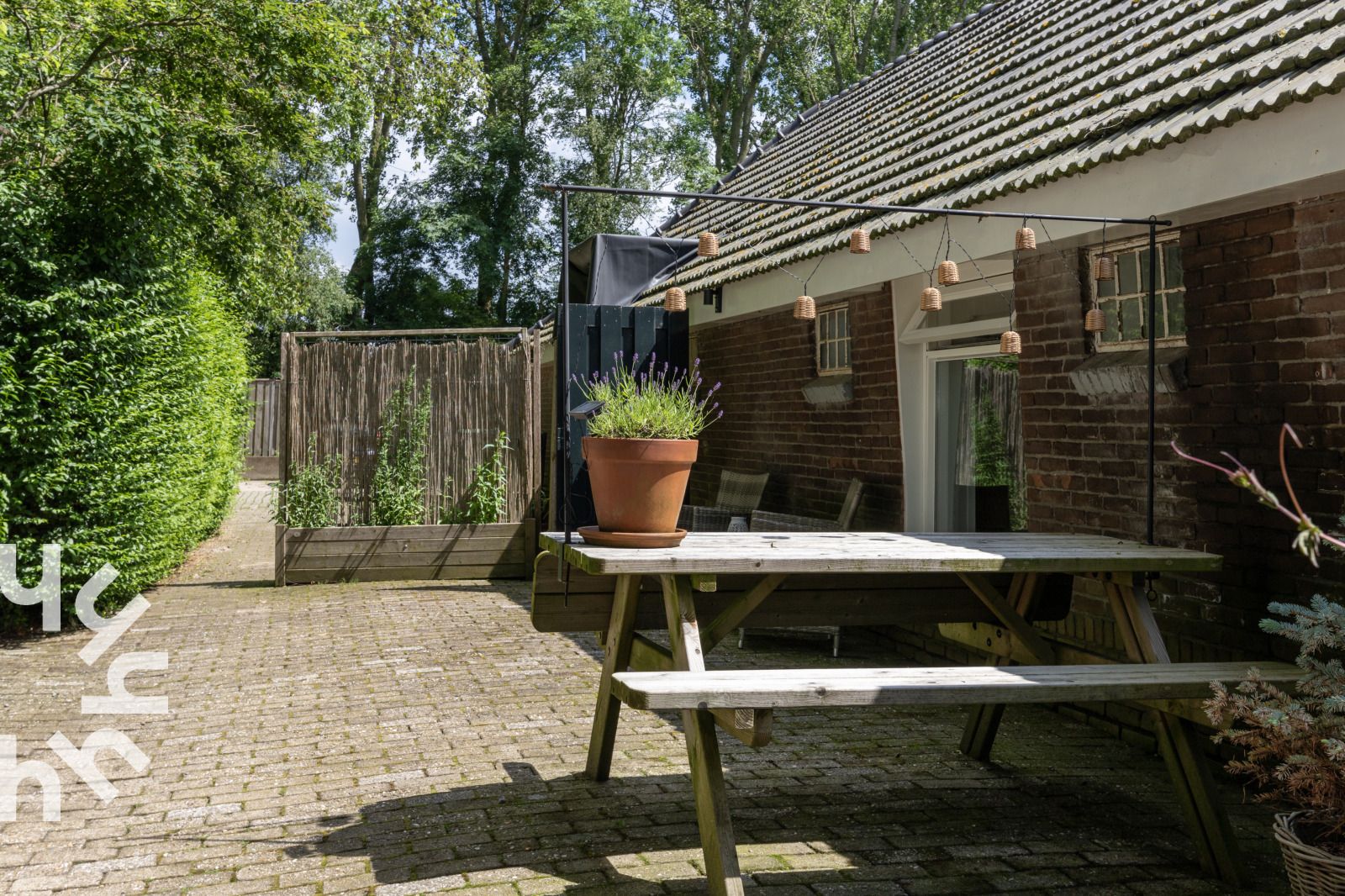 Luchtfoto van OV529 vakantiehuis in Zwolle, Salland, omgeven door uitgestrekte velden.