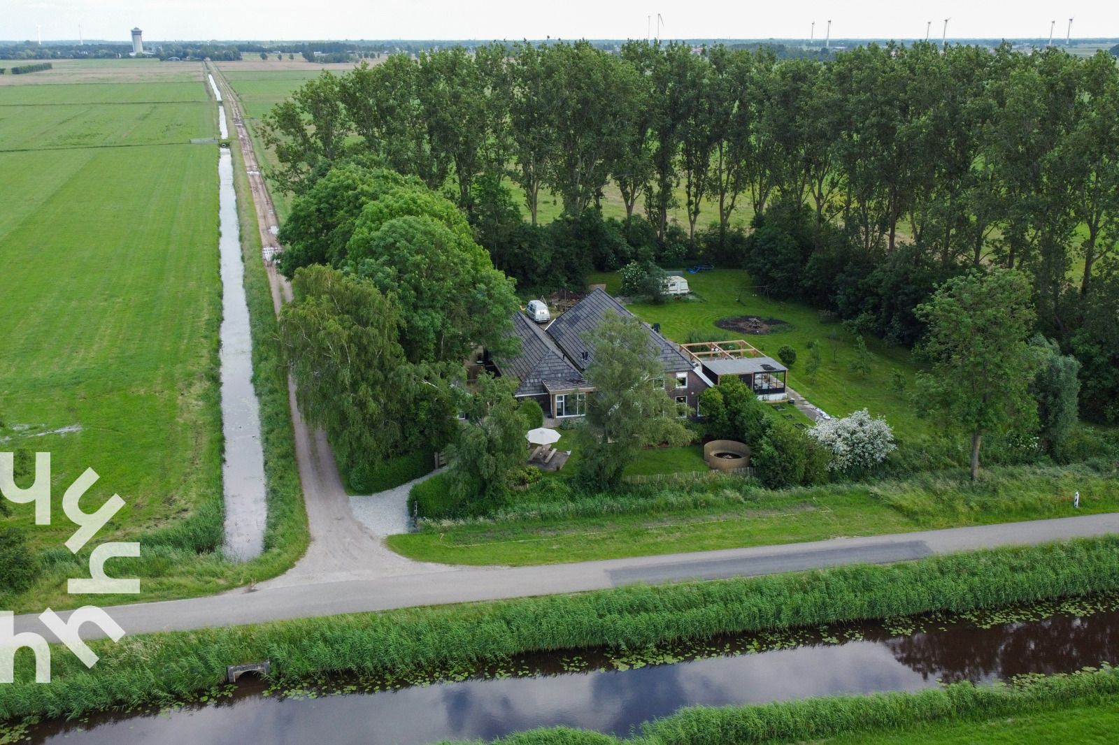 Overzicht van OV529 vakantiehuis in Zwolle, Salland, met groene omgeving.