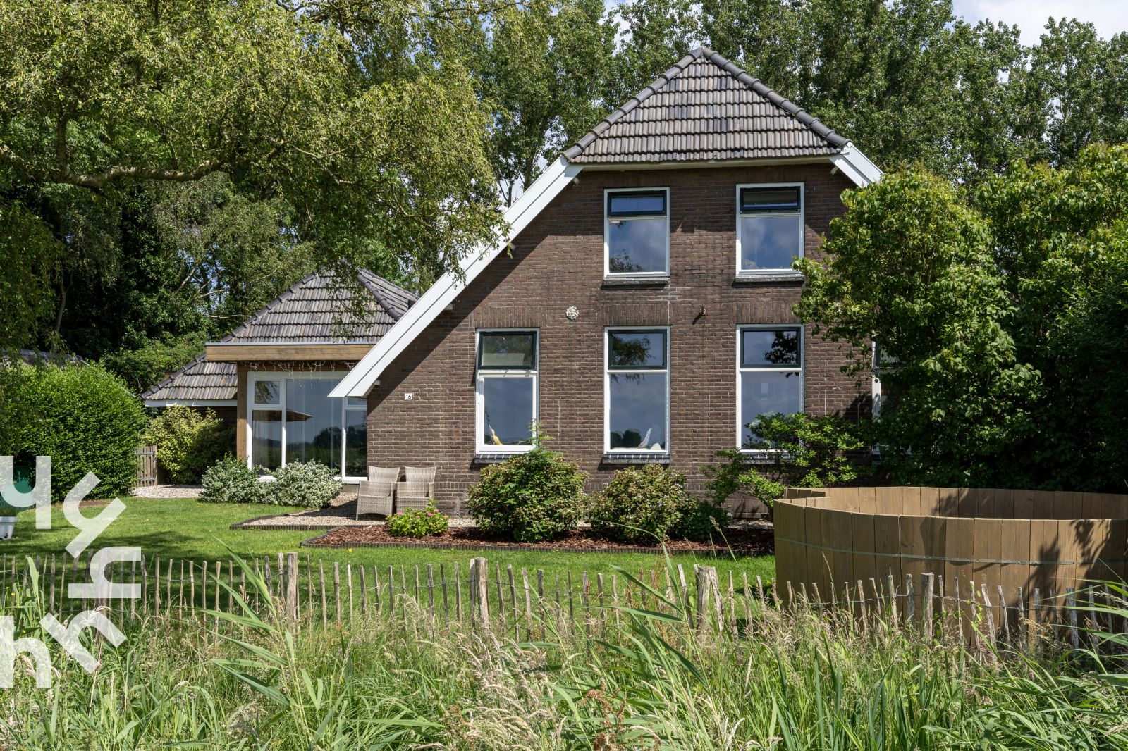 OV530 vacation home in Zwolle, Overijssel with green garden and traditional architecture.