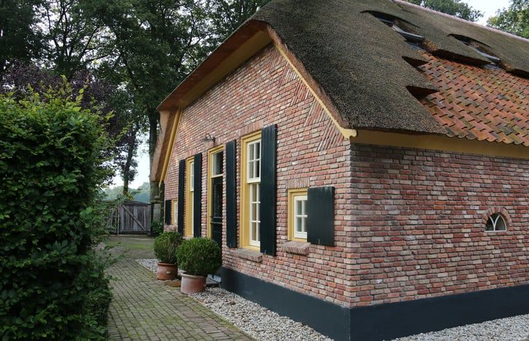 Side view of cottage in Heeten, Overijssel, with traditional thatched roof.