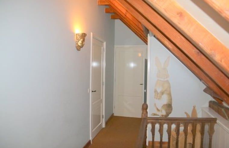 Atmospheric hallway in cottage in Heeten, Salland, with wooden beams and decorations.