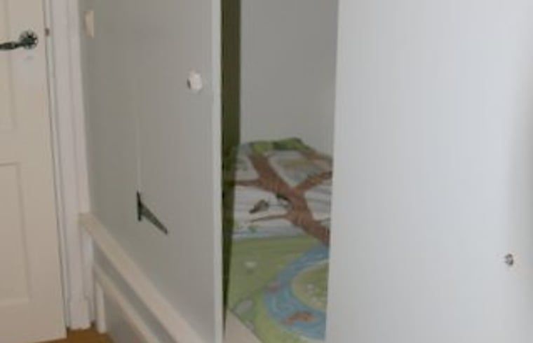 Child-friendly sleeping area in cottage in Heeten, Salland, with playful bedding.