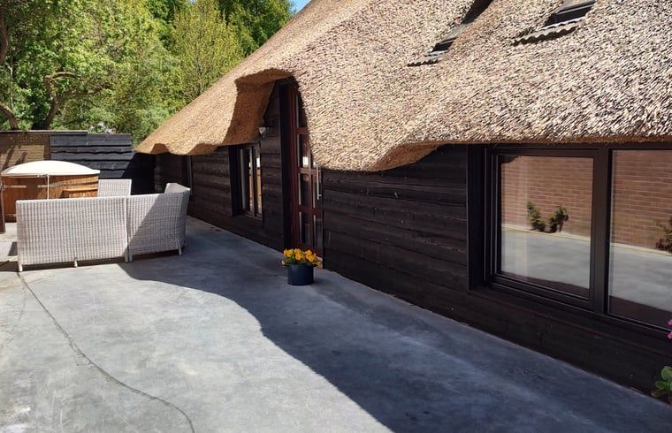Modern kitchen in Holiday home in Nieuwleusen, Salland, with country decor in Overijssel.