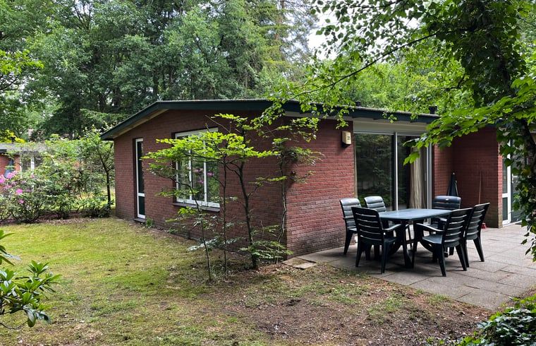 Cottage in Hellendoorn, vacation home with terrace and green surroundings in Salland, Overijssel.