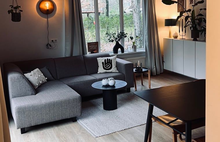 Moderne Sitzecke im Ferienhaus in Hellendoorn, Salland, Overijssel.