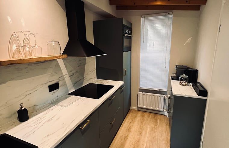 Moderne Kueche im Ferienhaus in Hellendoorn, Salland, Overijssel.