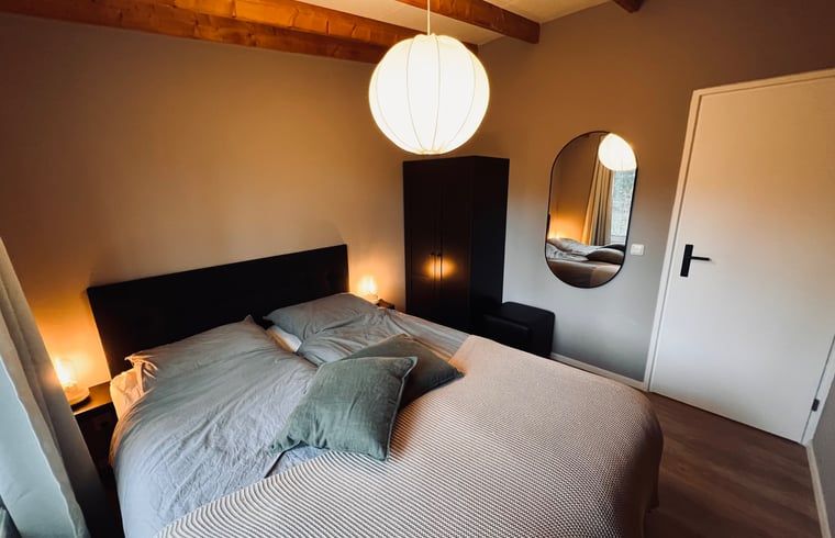 Geraeumiges Schlafzimmer im Ferienhaus in Hellendoorn, Overijssel.