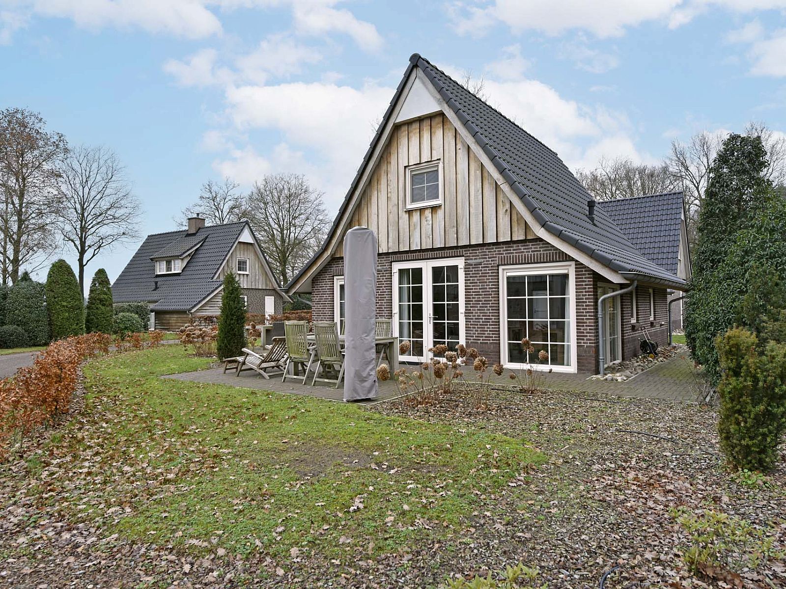 Charmantes freistehendes Haus in Hellendoorn, Overijssel, mit Terrasse und Garten, ideales Ferienhaus in der Natur von Salland.
