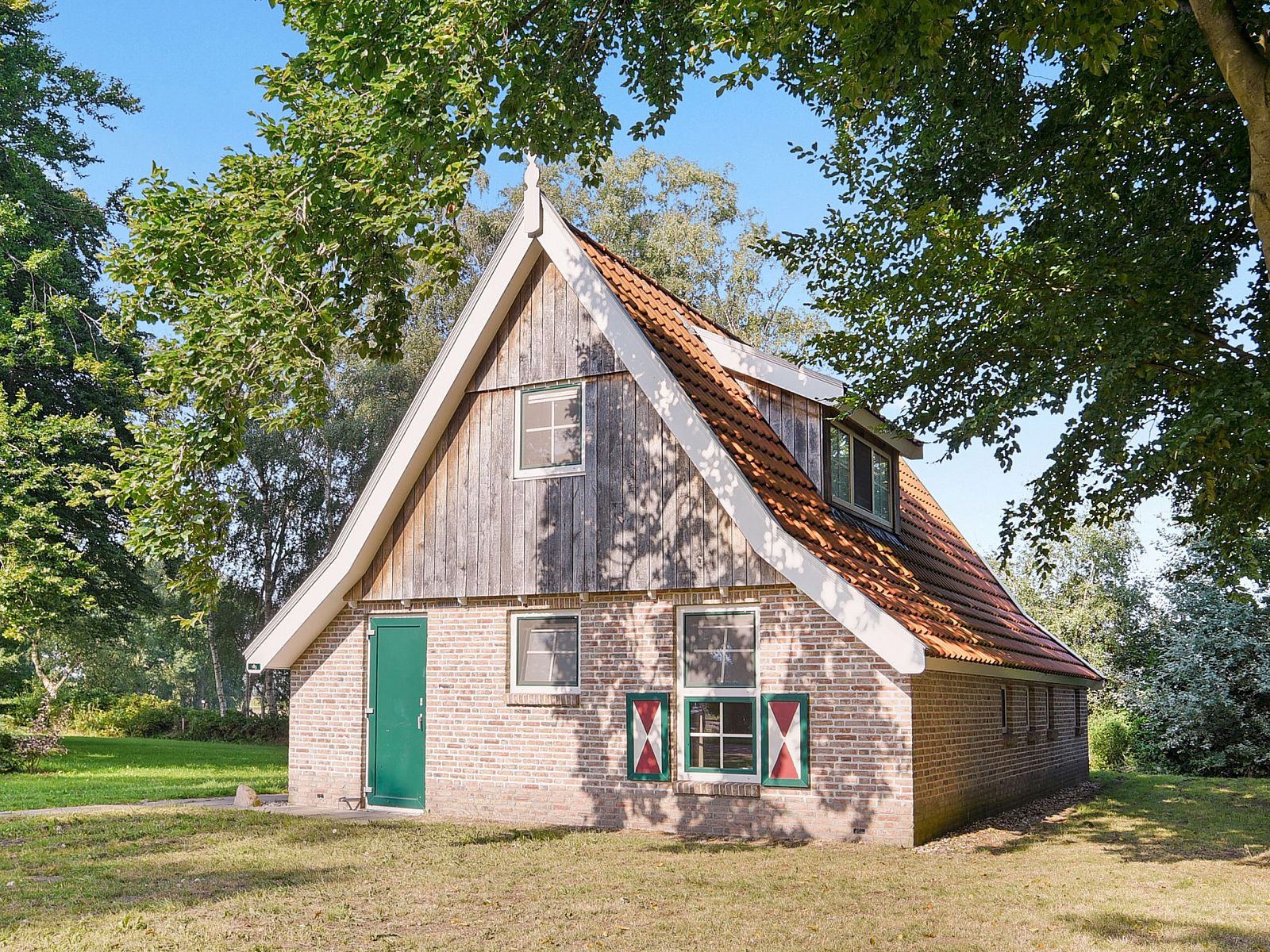 Cozy living room in Landgoed De Hellendoornse Berg bungalow, Haarle, Overijssel.