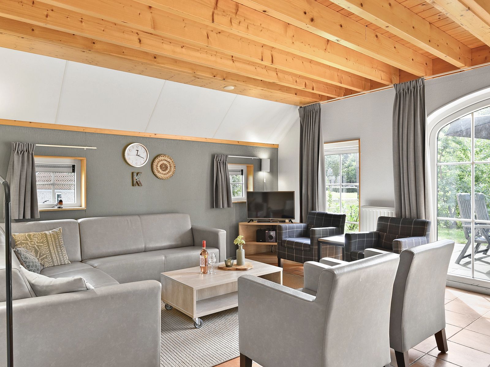 Stylish sitting area in Landgoed De Hellendoornse Berg vacation home, Haarle, Overijssel.
