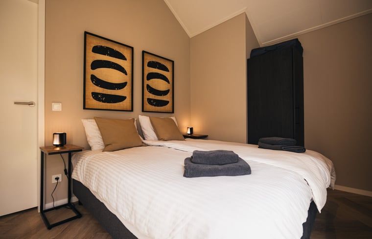 Gemuetliches Schlafzimmer im Ferienhaus in Haarle, gelegen in Hellendoorn, Salland, Overijssel. Komfortable Unterkunft mit moderner Einrichtung.