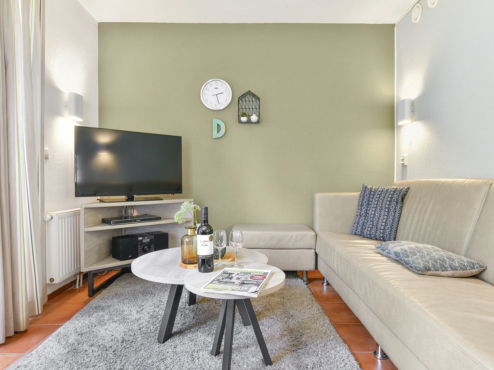 Klassische Fassade des Landgoed De Hellendoornse Berg 4-Personen-Bungalow Notar in Haarle, Overijssel.