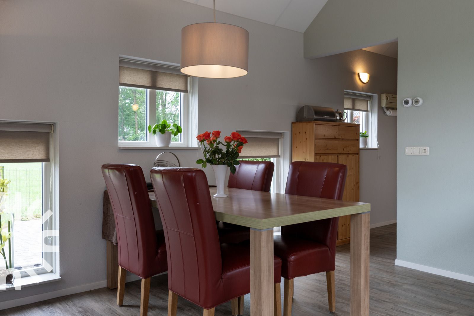 Slaapkamer met twee eenpersoonsbedden in vakantiehuis OV218, Haarle, Hellendoorn, in het mooie Salland, Overijssel.